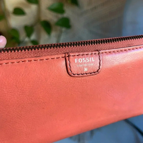 Fossil Zip-Around Wallet | Coral Leather | 7x5” - Picture 2 of 9